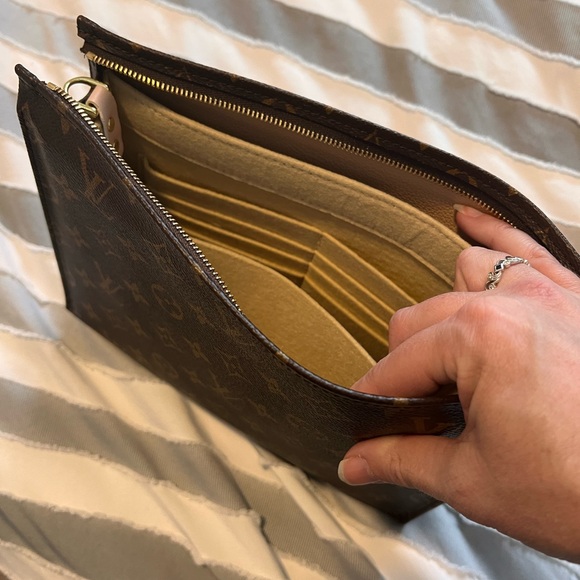 Louis Vuitton Brown Monogram Toiletry Pouch - Picture 4 of 9